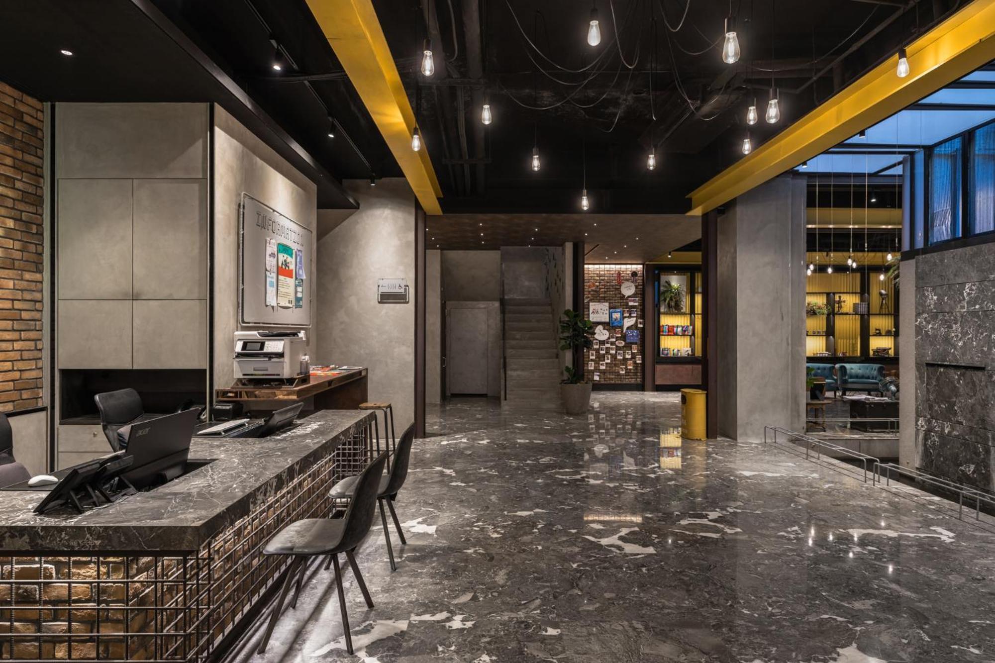 Hotel Leisure 台南行旅-巷弄潮旅 Tainan Exterior foto
