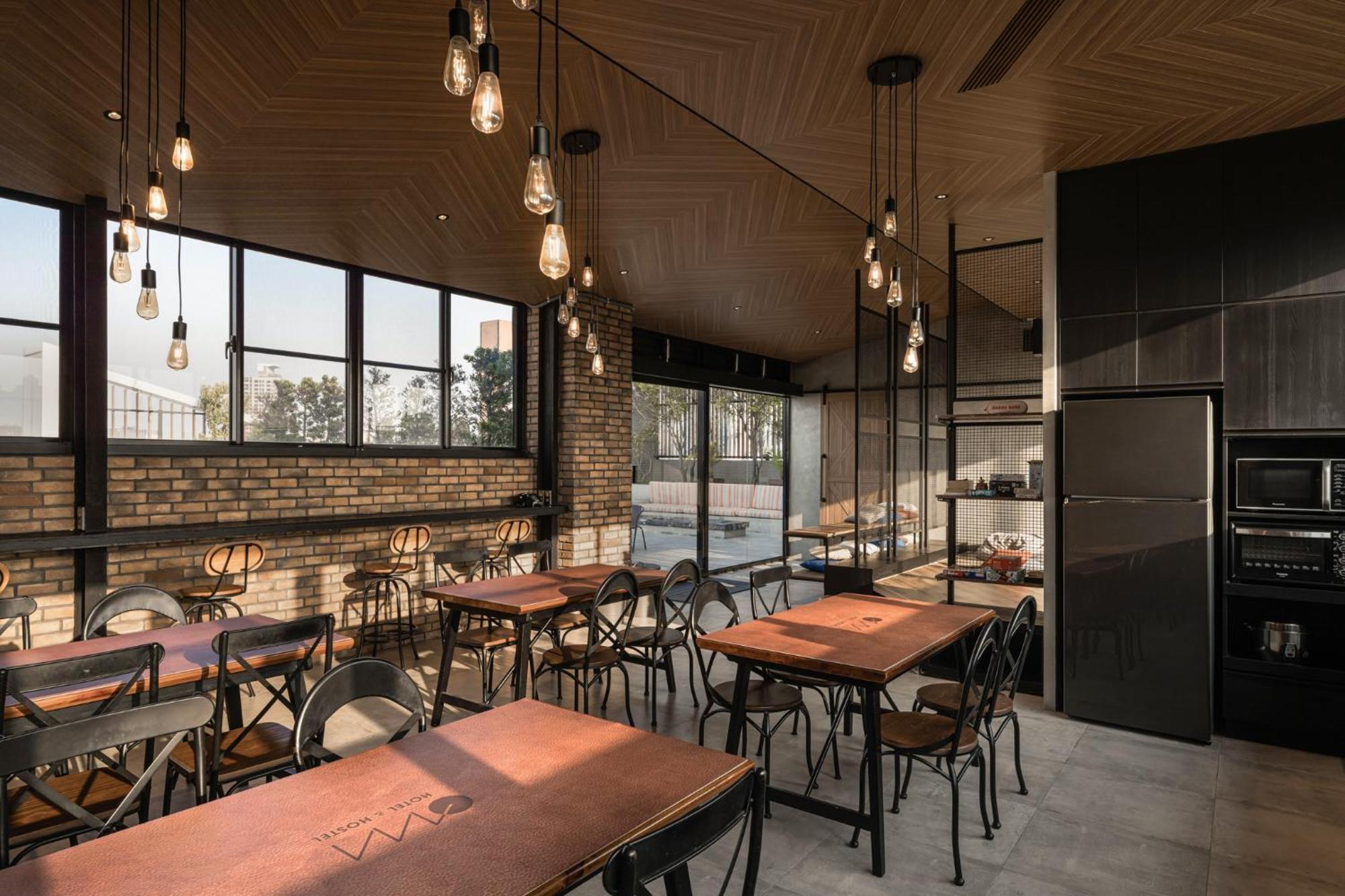 Hotel Leisure 台南行旅-巷弄潮旅 Tainan Exterior foto