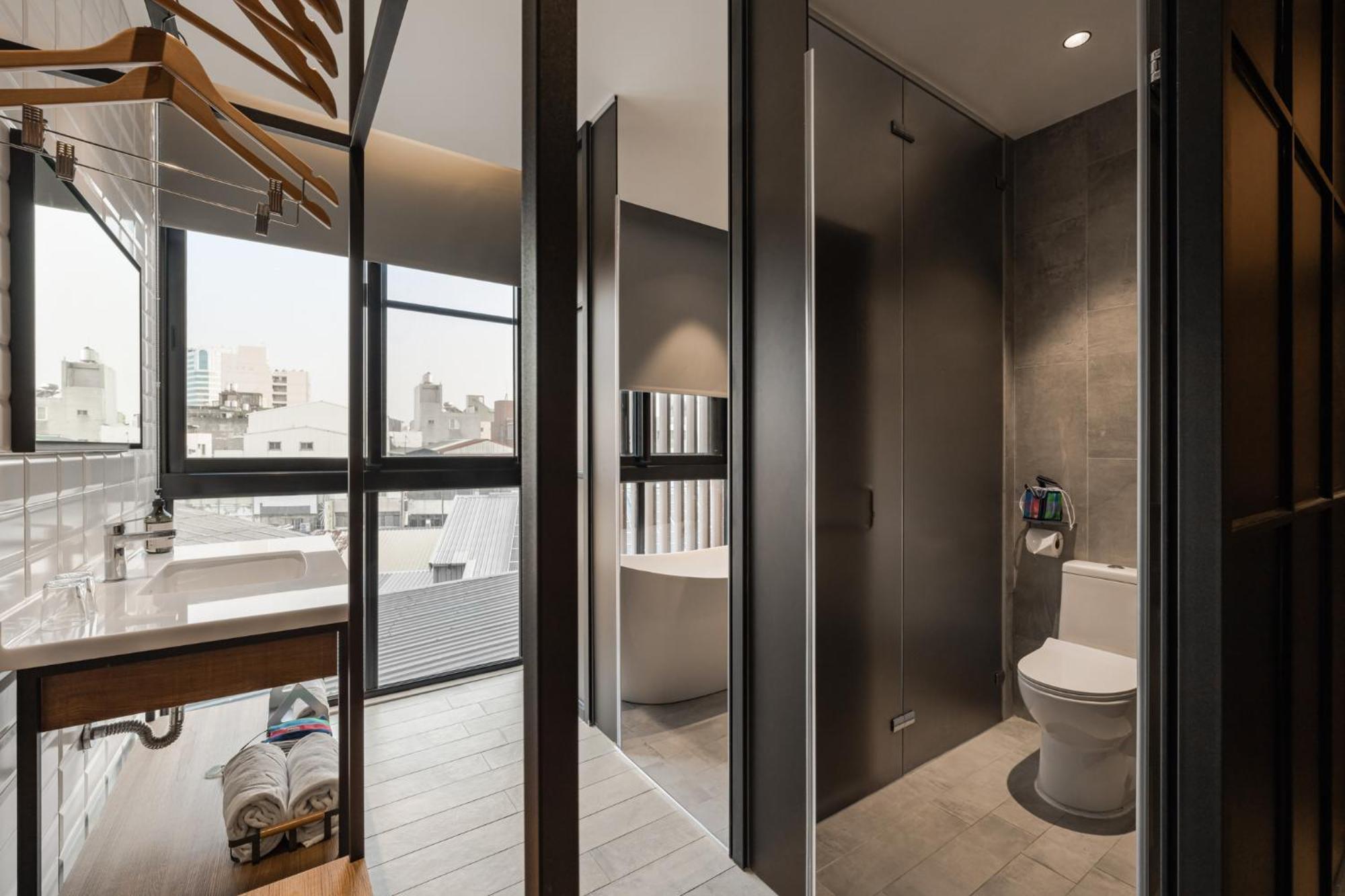 Hotel Leisure 台南行旅-巷弄潮旅 Tainan Exterior foto