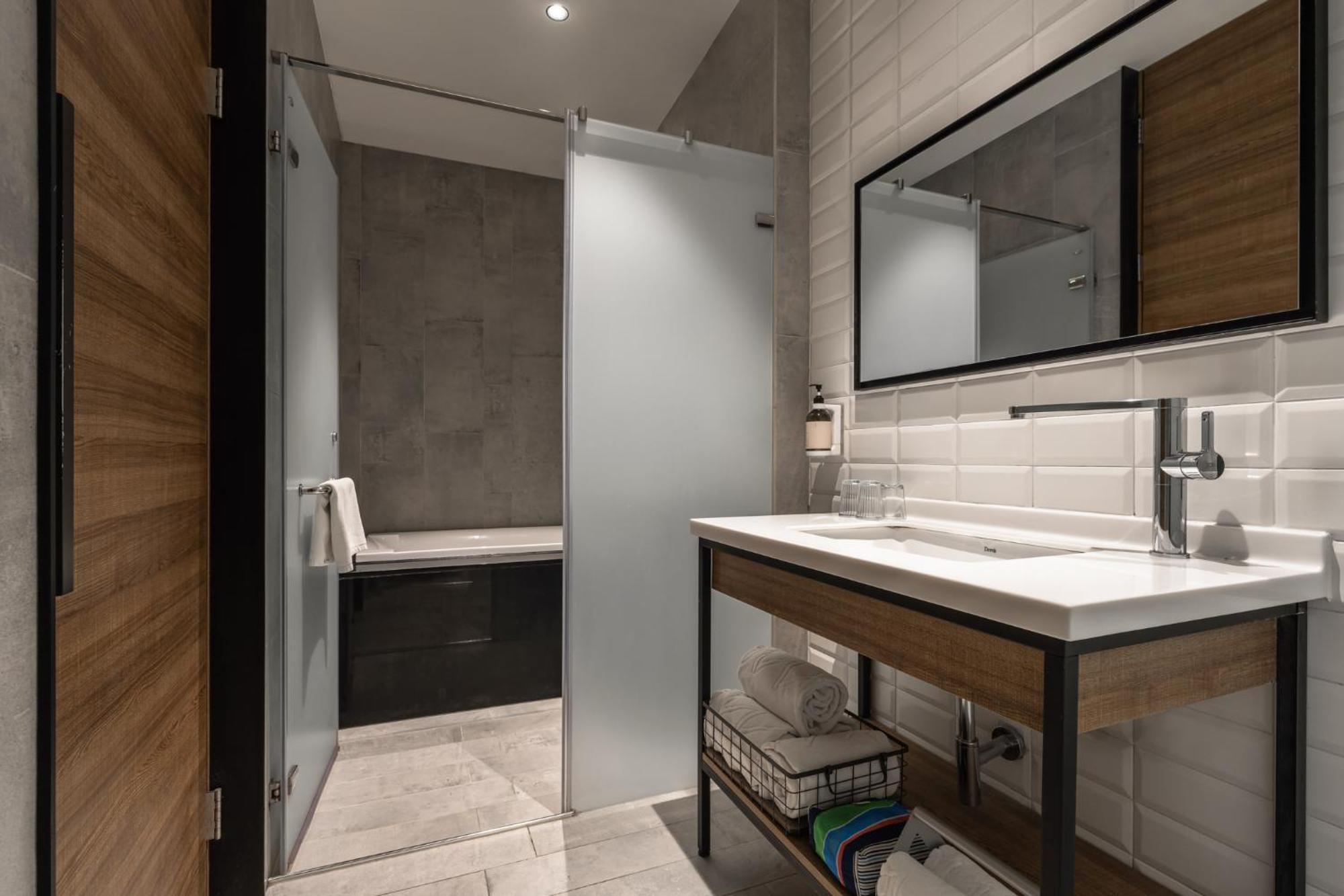 Hotel Leisure 台南行旅-巷弄潮旅 Tainan Exterior foto