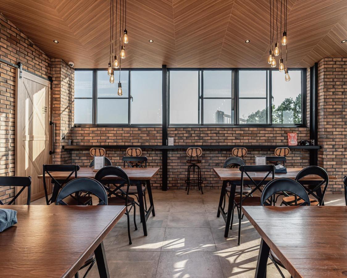 Hotel Leisure 台南行旅-巷弄潮旅 Tainan Exterior foto